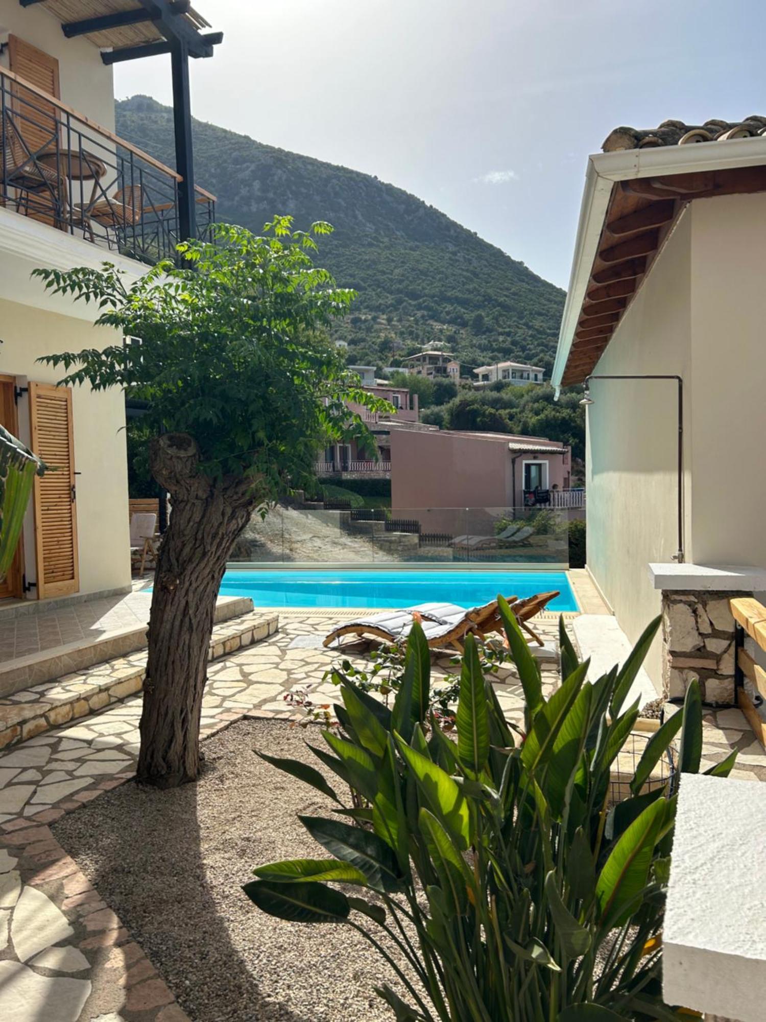 Villa Saint George นิเกียนา ภายนอก รูปภาพ