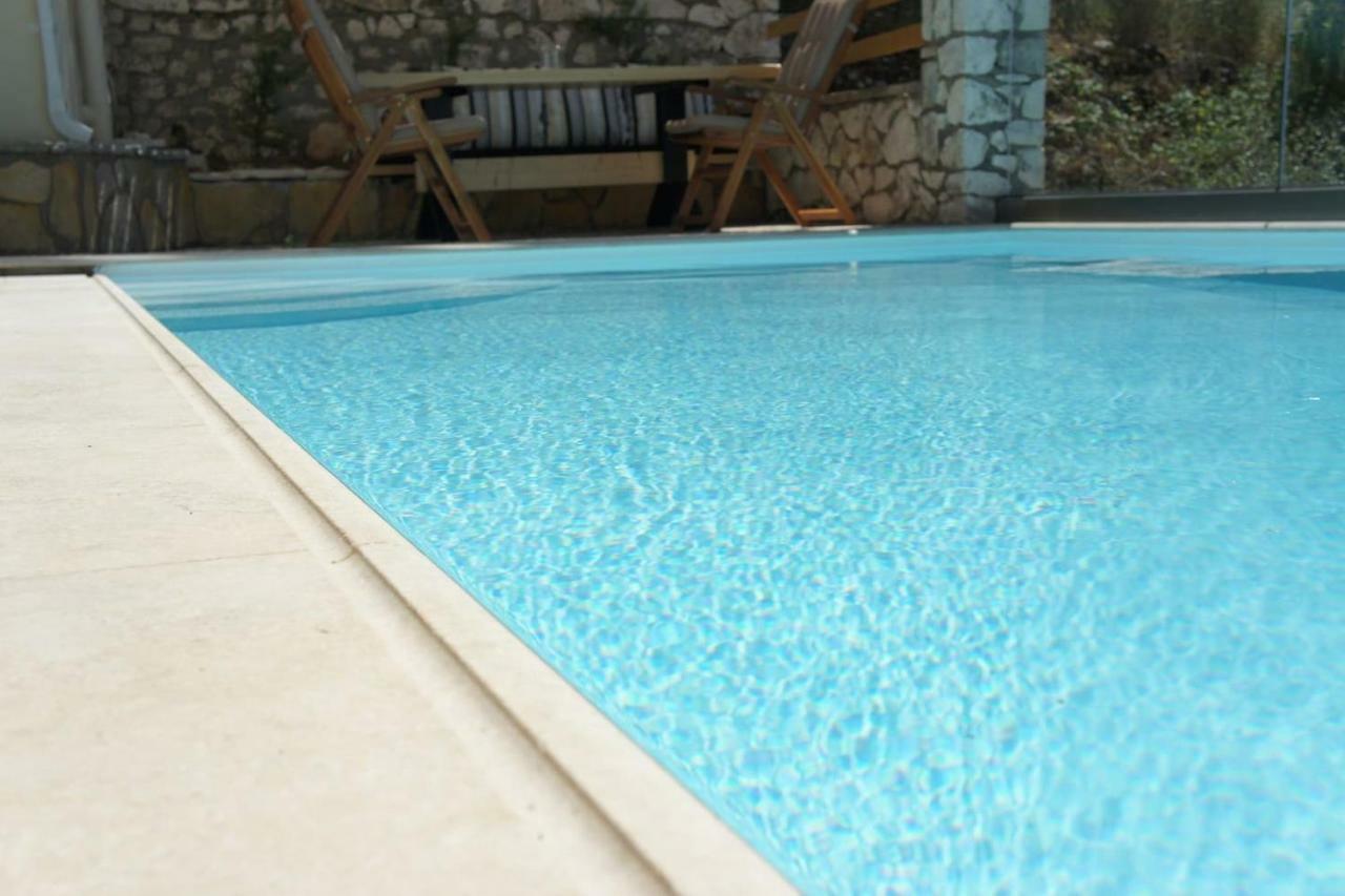 Villa Saint George นิเกียนา ภายนอก รูปภาพ